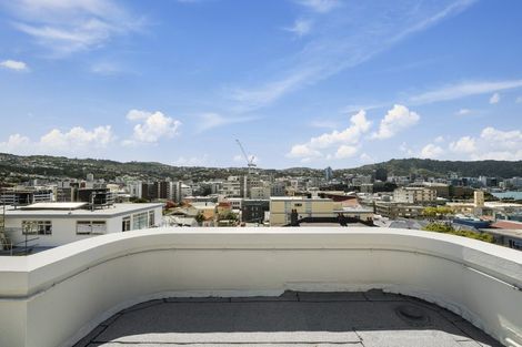 Photo of property in Owd Trafford Flats, 17 Brougham Street, Mount Victoria, Wellington, 6011