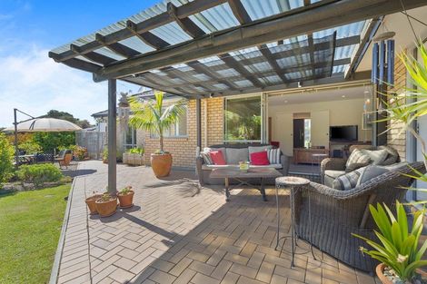 Photo of property in 5 Fendalton Place, Hatfields Beach, Orewa, 0931