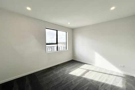 Photo of property in 3 Heketara Way, Massey, Auckland, 0614