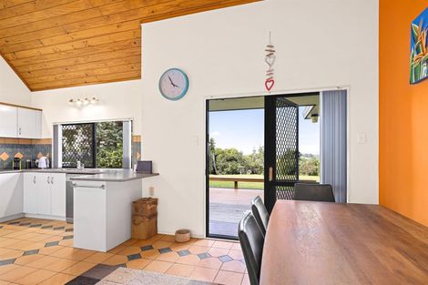 Photo of property in 1556 South Head Road, South Head, Helensville, 0874