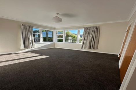 Photo of property in 5 Larsen Crescent, Tawa, Wellington, 5028