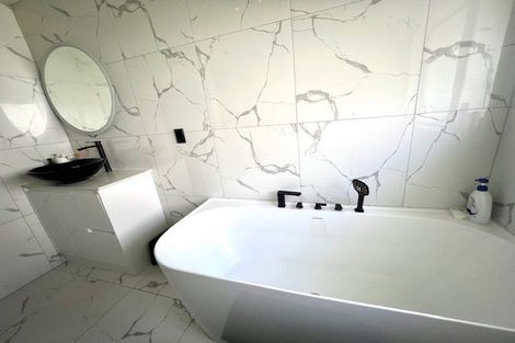 Photo of property in 17 Semillon Avenue, Henderson, Auckland, 0612