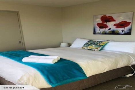 Photo of property in 17 Poplar Drive, Kelvin Heights, Queenstown, 9300