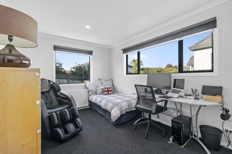 Photo of property in 32 Lanyon Place, Whitby, Porirua, 5024