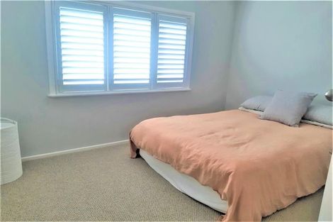 Photo of property in 40 Tiri Tiri Road, Birkdale, Auckland, 0626