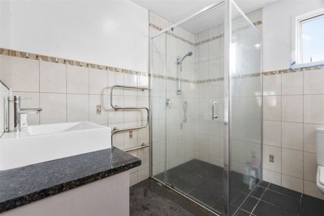 Photo of property in 22 Glennandrew Drive, Half Moon Bay, Auckland, 2012