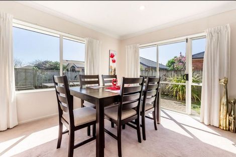 Photo of property in 19 Balmerino Grove, Waikanae, 5036