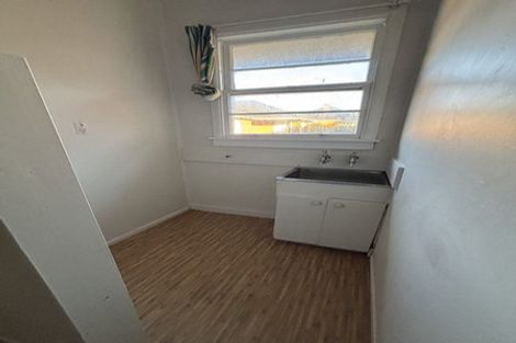 Photo of property in 4/2 Godley Road, Green Bay, Auckland, 0604