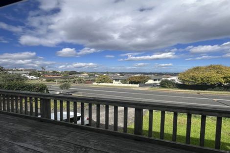 Photo of property in 28 Goodwood Drive, Goodwood Heights, Auckland, 2105