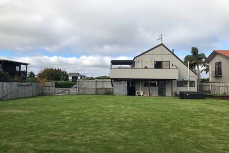 Photo of property in 2 Millen Place, Clarks Beach, 2122