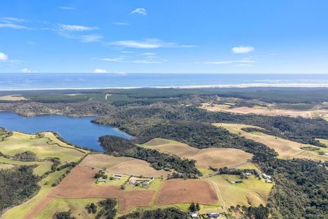 Photo of property in 2856 South Head Road, South Head, Helensville, 0874