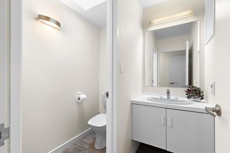 Photo of property in 8 Mackinnon Terrace, Sunshine Bay, Queenstown, 9300