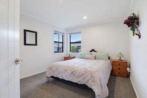 Photo of property in 37 Daniel Place, Kelvin Grove, Palmerston North, 4414