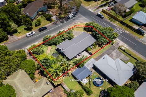 Photo of property in 1 Ashbourne Place, Glendene, Auckland, 0602