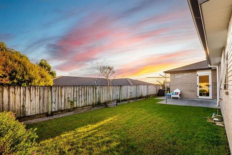 Photo of property in 14 Nirmal Place, Sunnyvale, Auckland, 0612