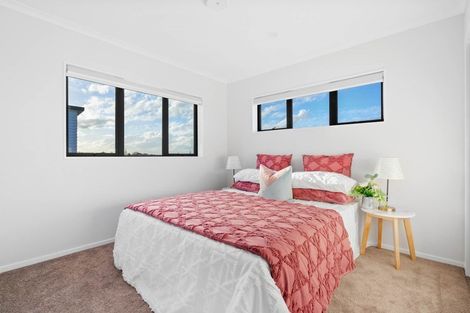 Photo of property in 4223b Great North Road, Glendene, Auckland, 0602