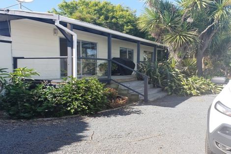 Photo of property in 47 Taihiki Road, Clarks Beach, 2122