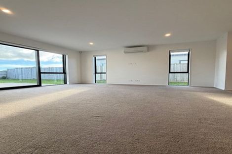Photo of property in 5 Aquamarine Road, Rosehill, Papakura, 2113