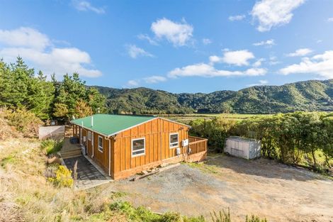 Photo of property in 675 Coast Road, Wainuiomata Coast, Wainuiomata, 5373