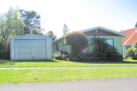 Photo of property in 2 Waiparemo Crescent, Pukawa Bay, Turangi, 3381