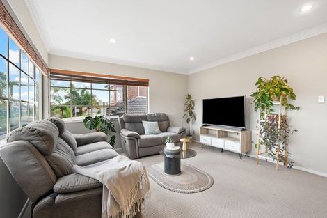 Photo of property in 8 Cuthill Close, Albany, Auckland, 0632