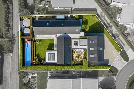 Photo of property in 15 Wrybill Way, Point Wells, 0986