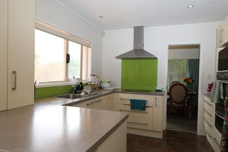 Photo of property in 98 Glenmore Road, Sunnyhills, Auckland, 2010