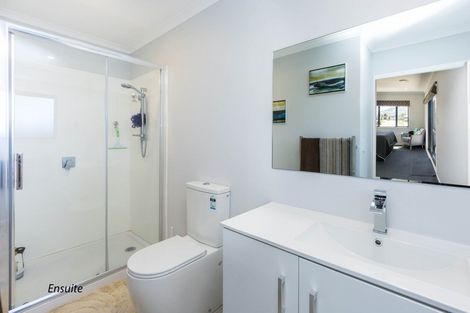 Photo of property in 17 Gilruth Road, Wallaceville, Upper Hutt, 5018