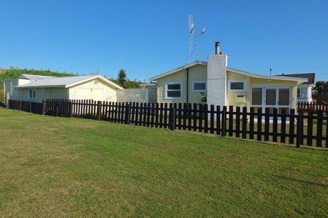 Photo of property in 48 Seabury Avenue, Foxton Beach, Foxton, 4815