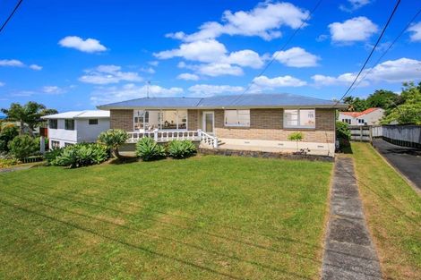 Photo of property in 1/1 Tudor Place, Mairangi Bay, Auckland, 0630