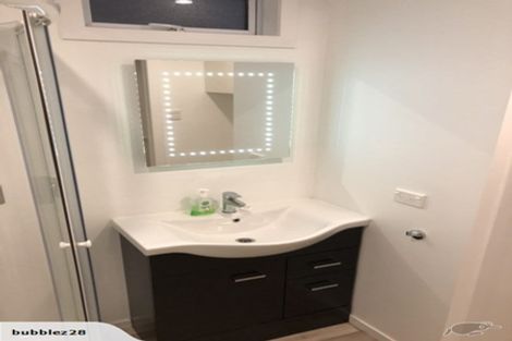 Photo of property in 5 Ngatoa Place, Glenfield, Auckland, 0629