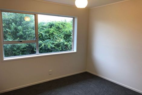 Photo of property in 2/4 Cairngorm Place, Highland Park, Auckland, 2010
