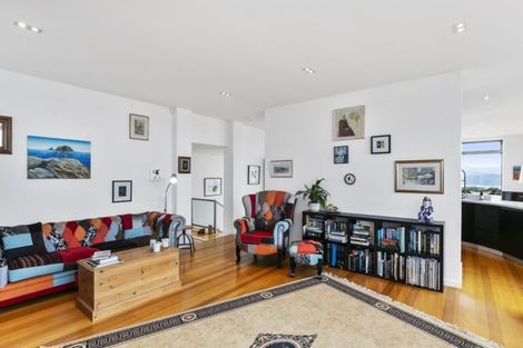 Photo of property in 25 Cromwell Point, Newlands, Wellington, 6037