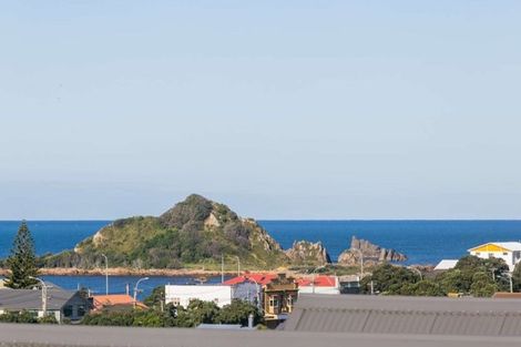 Photo of property in 2/3 Severn Street, Island Bay, Wellington, 6023