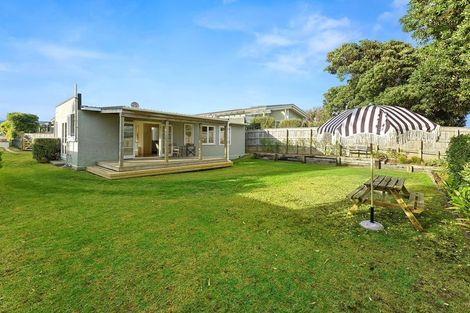 Photo of property in 55 Ngapaki Street, Waikanae Beach, Waikanae, 5036