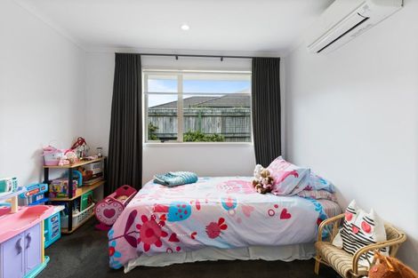 Photo of property in 12 Robert Might Road, Kumeu, 0810