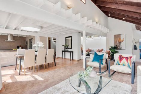 Photo of property in 1/7 Cobblestone Lane, Hillcrest, Auckland, 0627