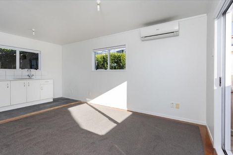 Photo of property in 126 Archibald Road, Kelston, Auckland, 0602