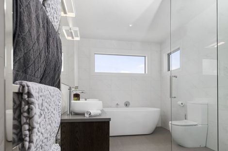 Photo of property in 2 Waititiro Rise, Stanmore Bay, Whangaparaoa, 0932