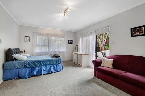 Photo of property in 32 Unsworth Drive, Unsworth Heights, Auckland, 0632