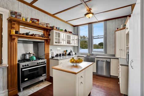 Photo of property in 18 Mills Street, Eltham, 4322