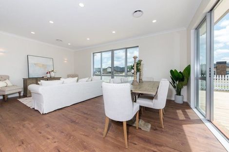 Photo of property in 1 Fred White Drive, Kumeu, 0810