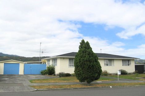 Photo of property in 12 Kentucky Street, Totara Park, Upper Hutt, 5018