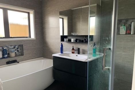 Photo of property in 4 Trillick Place, Tuakau, 2121