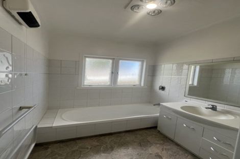 Photo of property in 48 Clevedon Road, Papakura, 2110