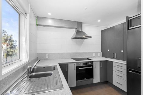 Photo of property in 128 Akaroa Drive, Maupuia, Wellington, 6022