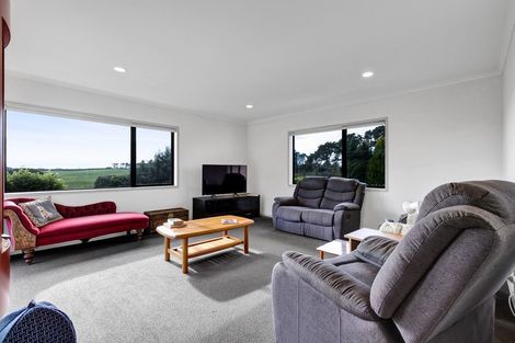 Photo of property in 3 Larlin Heights, Hawera, 4675