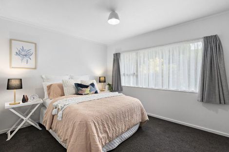 Photo of property in 142a Newlands Road, Newlands, Wellington, 6037