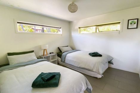 Photo of property in 33 Whaanga Road, Raglan, 3297