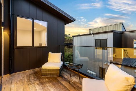 Photo of property in 8 Kumukumu Road, Long Bay, Auckland, 0630